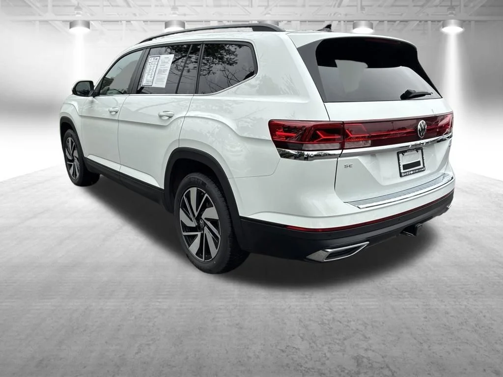 Certified Used 2024  Volkswagen 2.0T SE w/Technology image 3