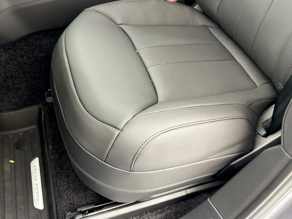 New 2026 Eiger Grey Land Rover SE image 20