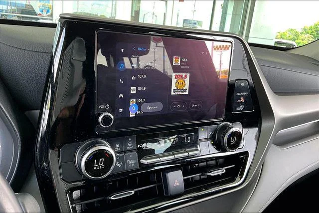 Certified Used 2024 WIND CHILL PEARL Toyota  image 22