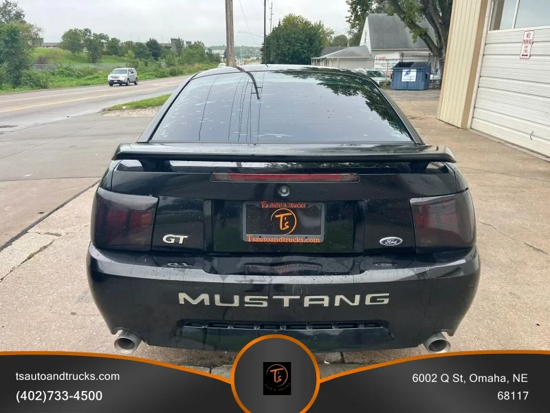 Used 2004  Ford GT Deluxe Coupe 2D image 6
