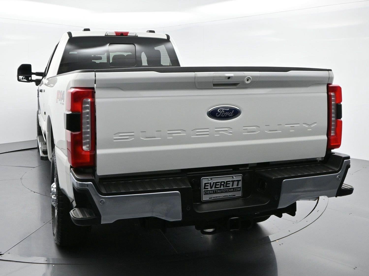Used 2025 White Ford XL image 6