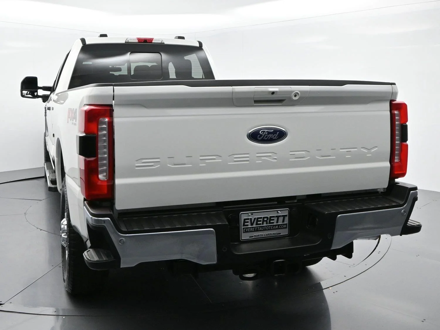 Used 2025 White Ford XL image 6