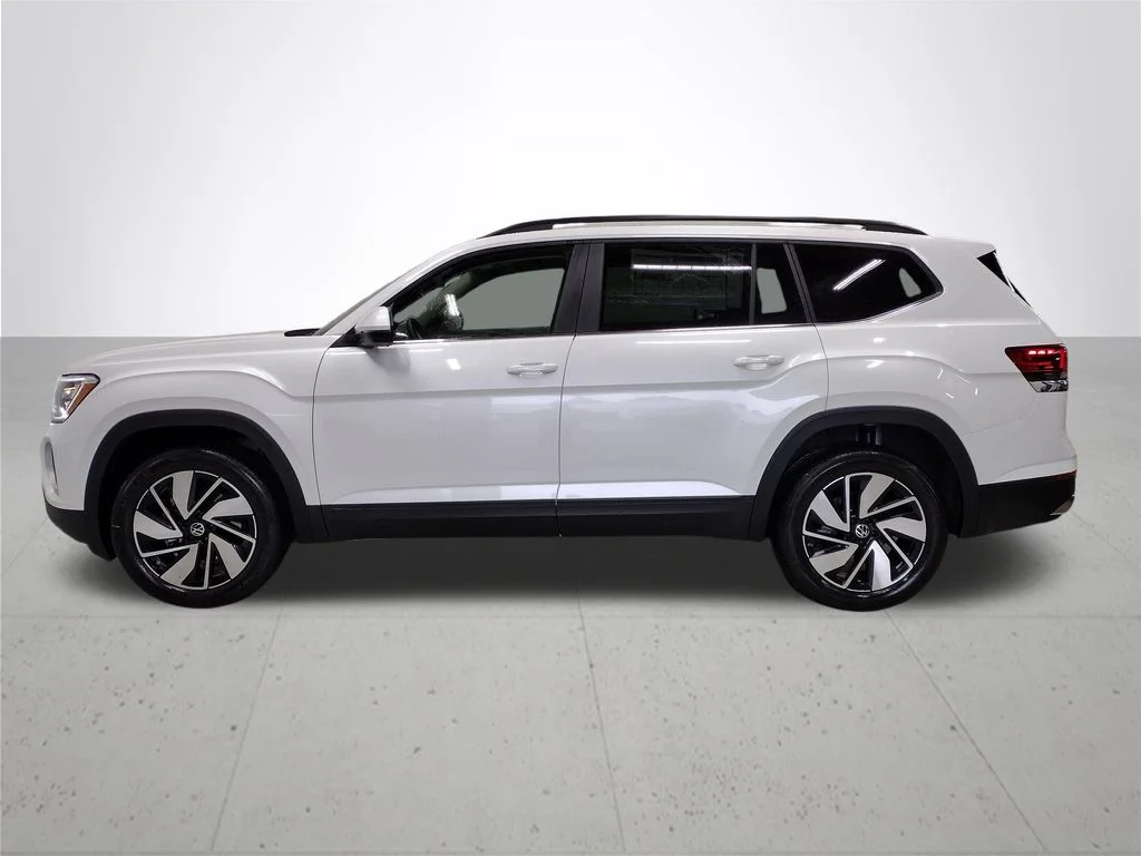 New 2026 White Volkswagen SE w/Technology image 9