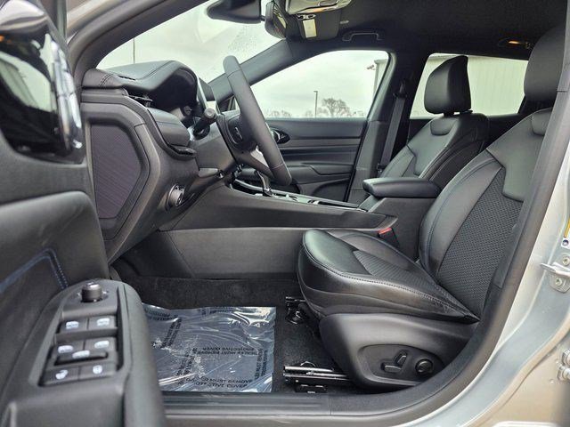 New 2026 Silver Zynith Metallic Clearcoat Jeep Latitude Altitude image 20