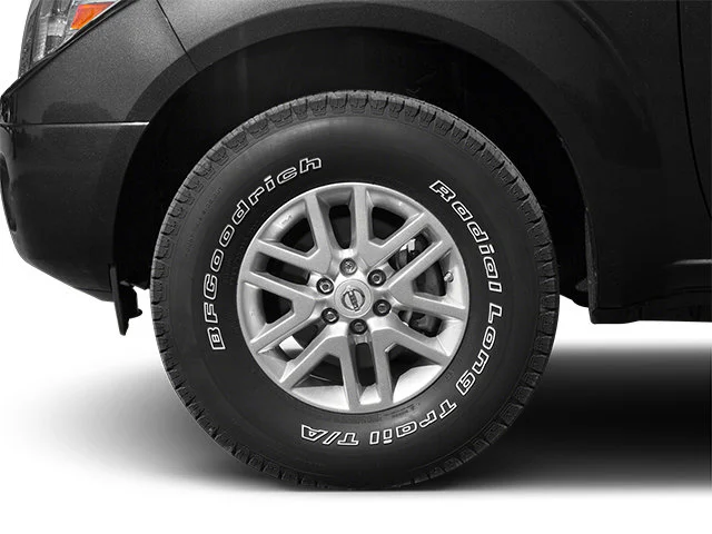 Used 2014 Brilliant Silver Nissan SV image 11