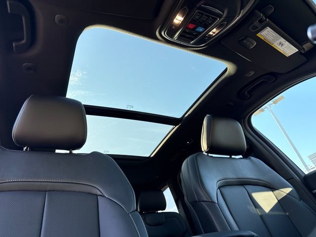 New 2026 Diamond Black Crystal Pearl-Coat Exterior Paint Jeep Limited Reserve image 26