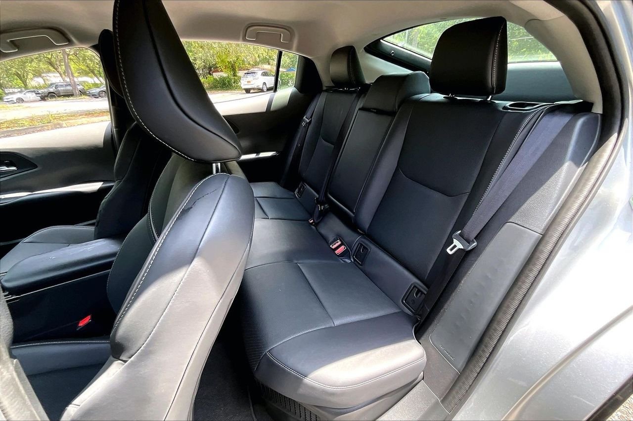 Used 2025  Toyota XLE image 19