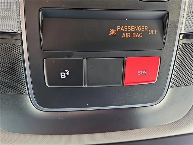 Used 2025 Abyss Black Hyundai SEL Front-Wheel Drive image 19