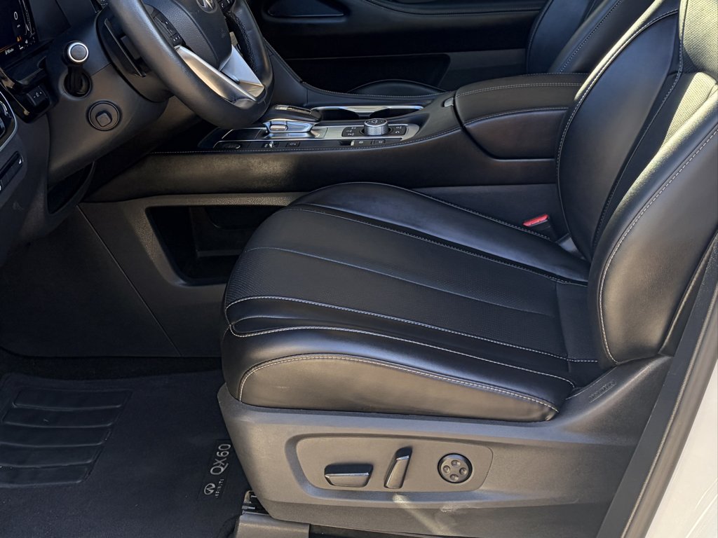 Used 2024 Majestic White INFINITI LUXE image 18