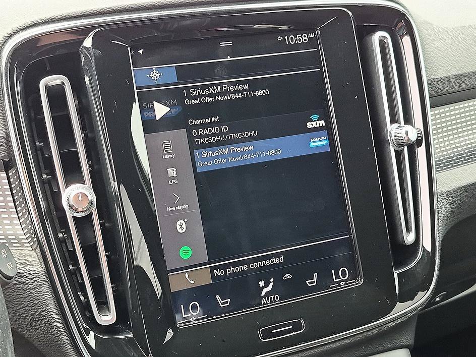 Used 2019  Volvo R-Design image 22