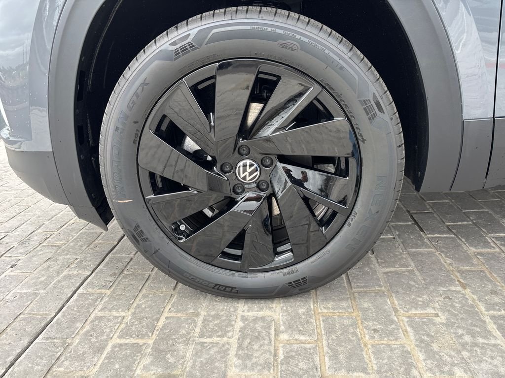 New 2026 Pure Gray Volkswagen SE w/Technology image 27