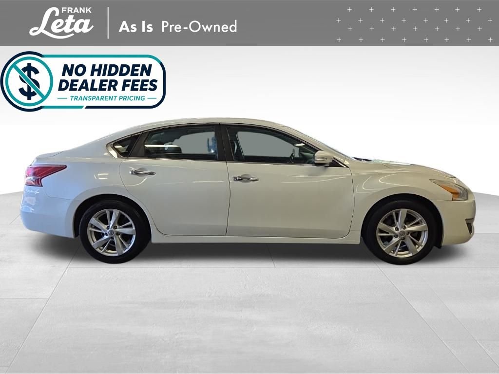 Used 2013 Pearl White Metallic Nissan  image 7