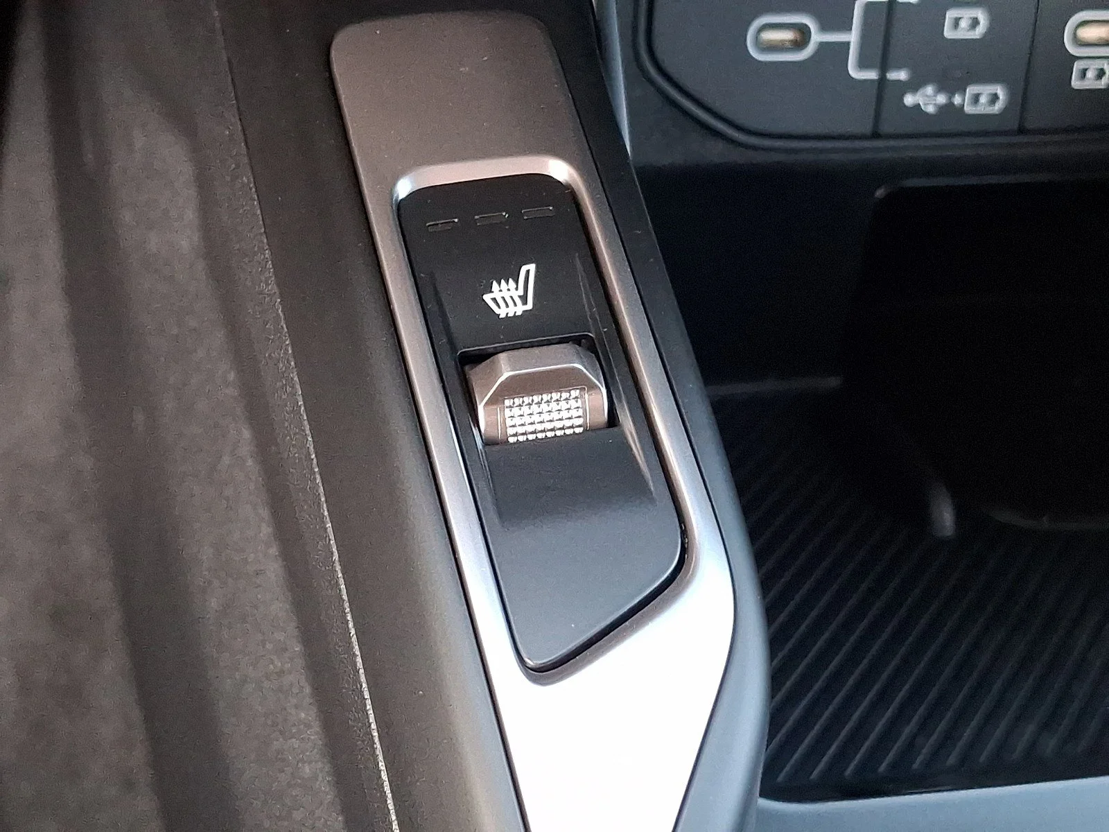 2026 Kia Sorento EX - Photo 12