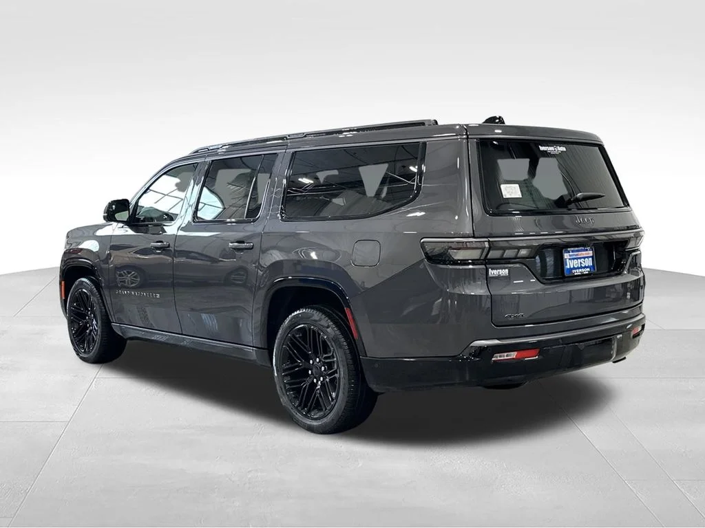New 2026 Baltic-Gray Metallic Clear-Coat Exterior Paint Jeep Limited Reserve image 6