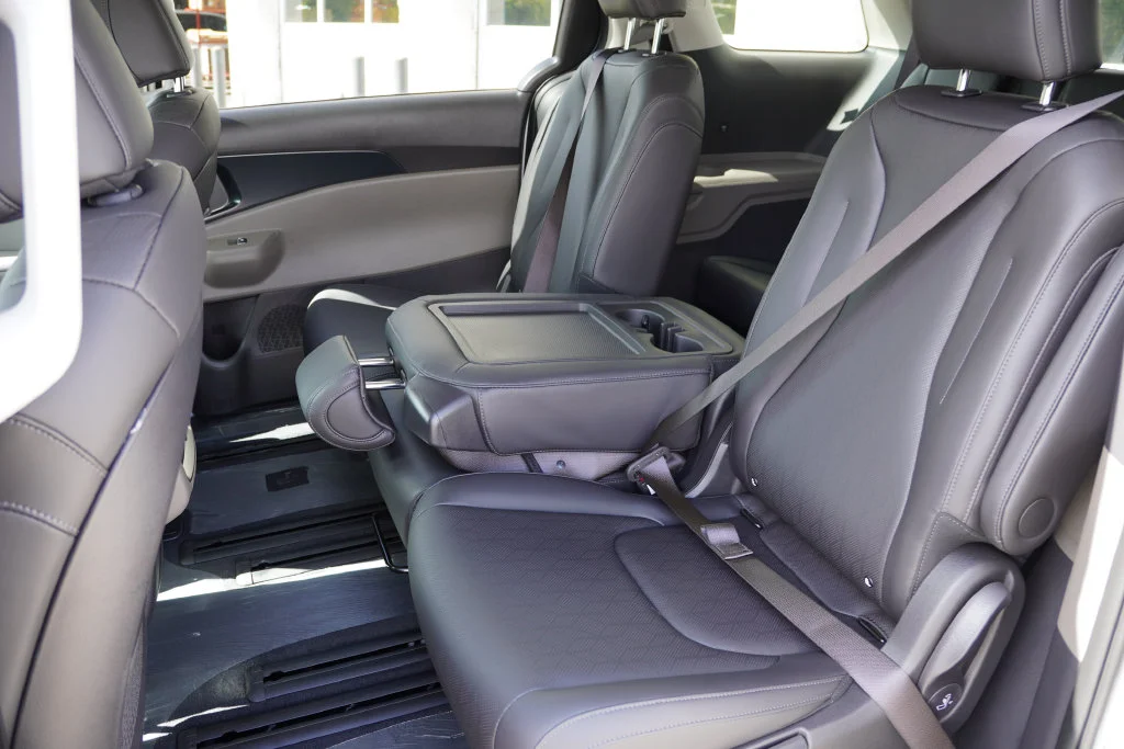 New 2027 Snow White Pearl Kia LXS image 11