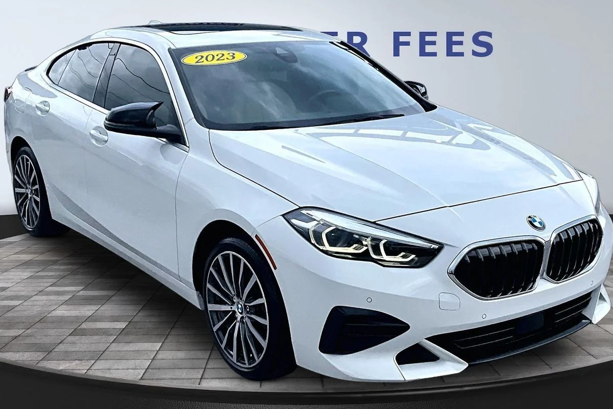 Used 2023  BMW i sDrive image 3