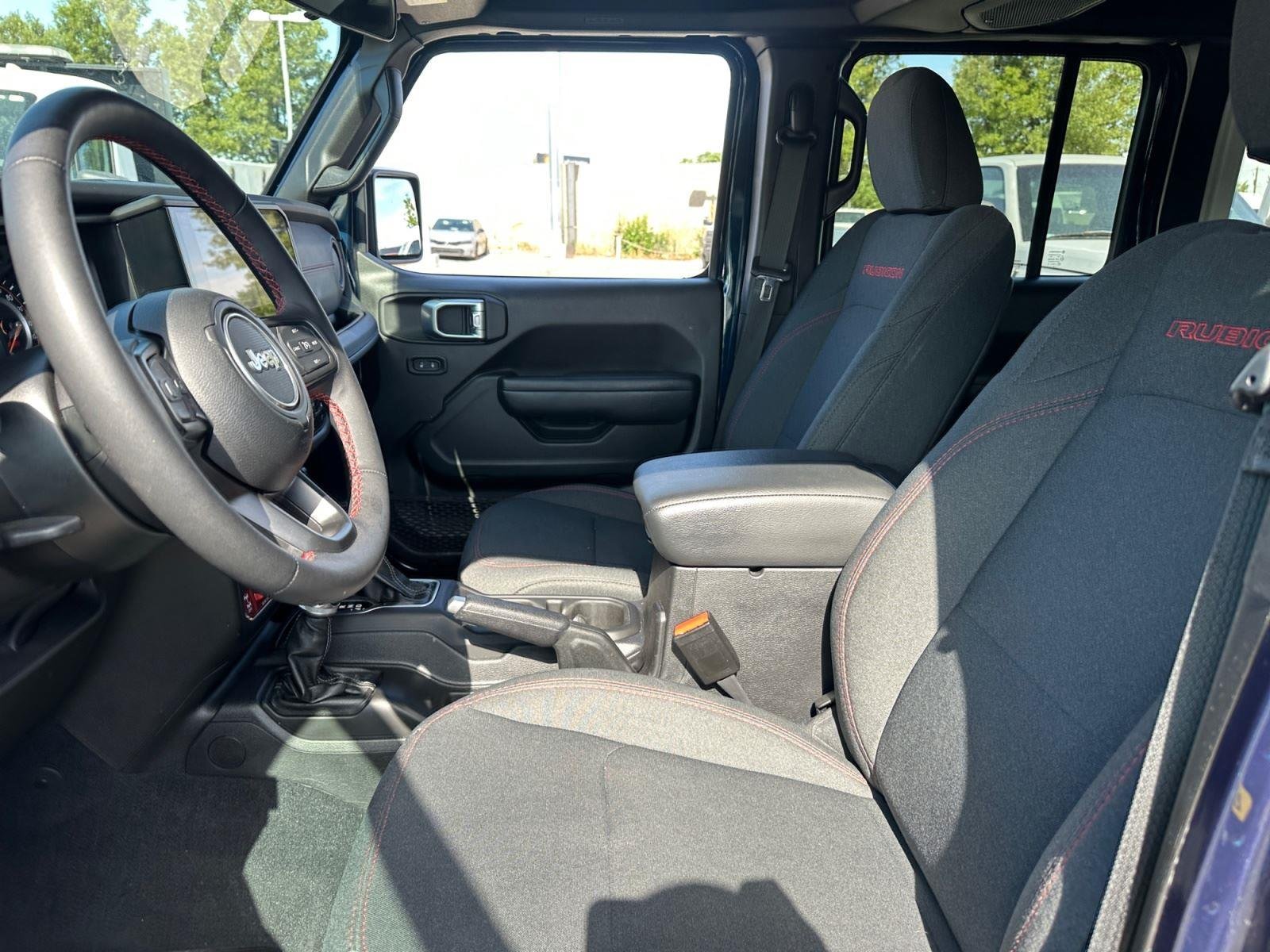 Used 2025 Fathom Blue Pearlcoat Jeep Rubicon image 19