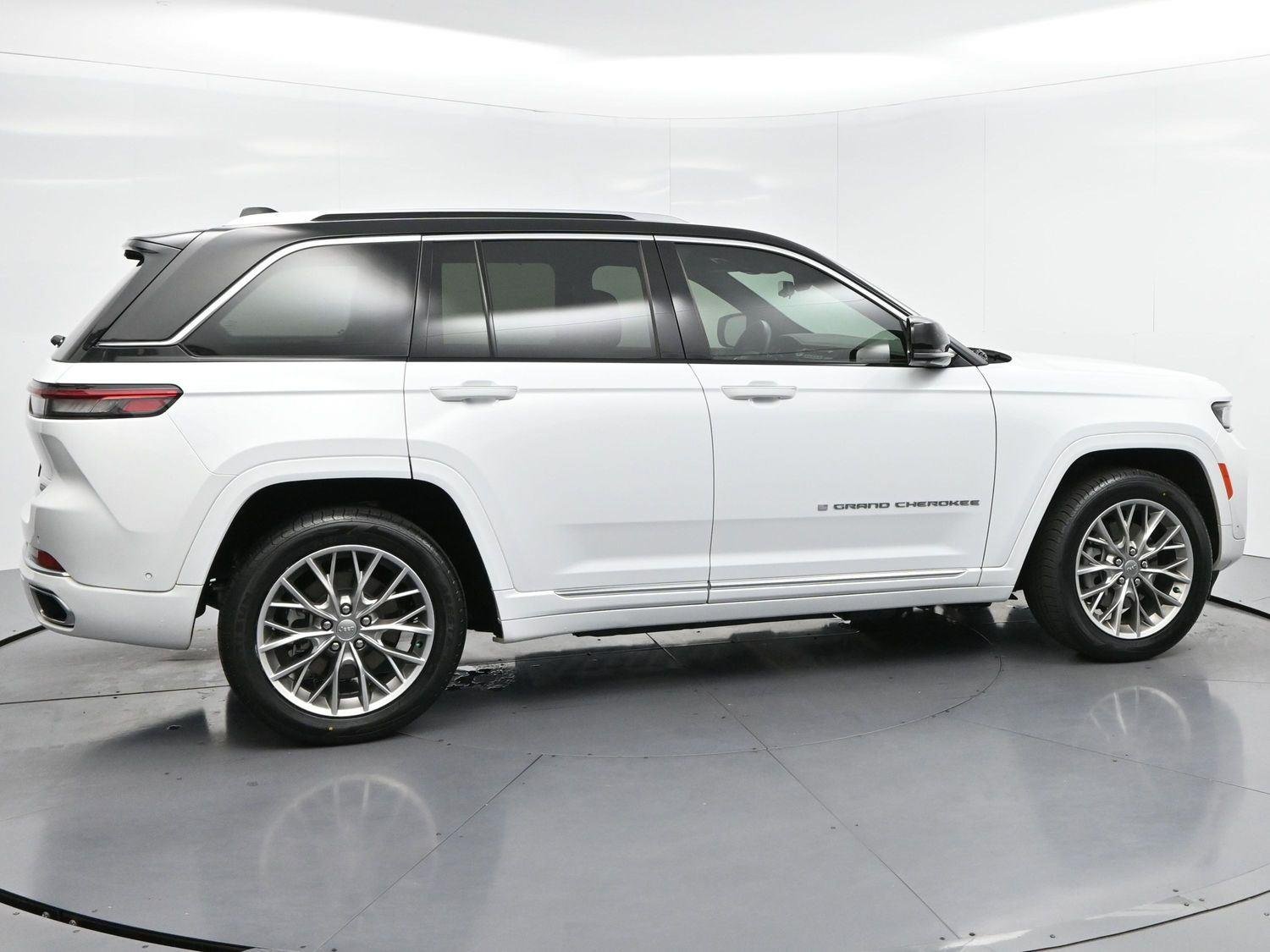 Used 2022 Bright White Clearcoat Jeep Summit image 8