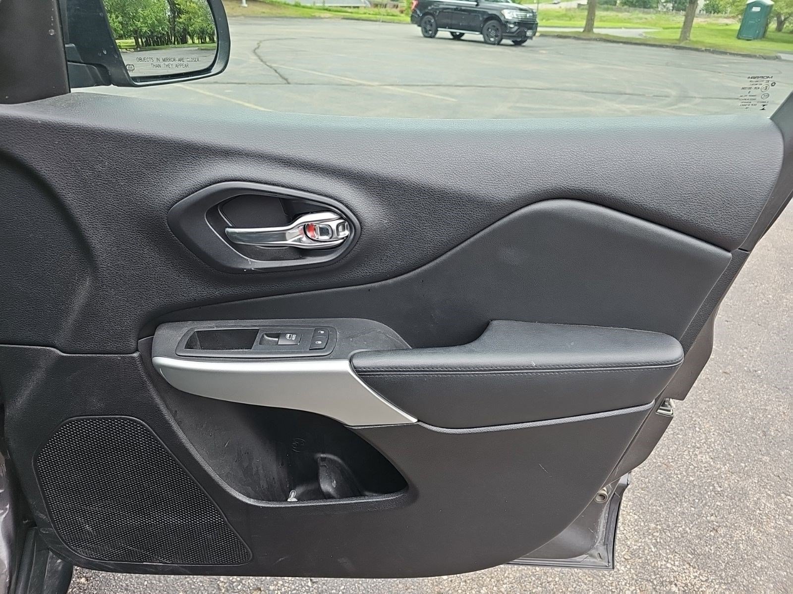 Used 2018 Granite Crystal Metallic Clearcoat Jeep Overland image 9