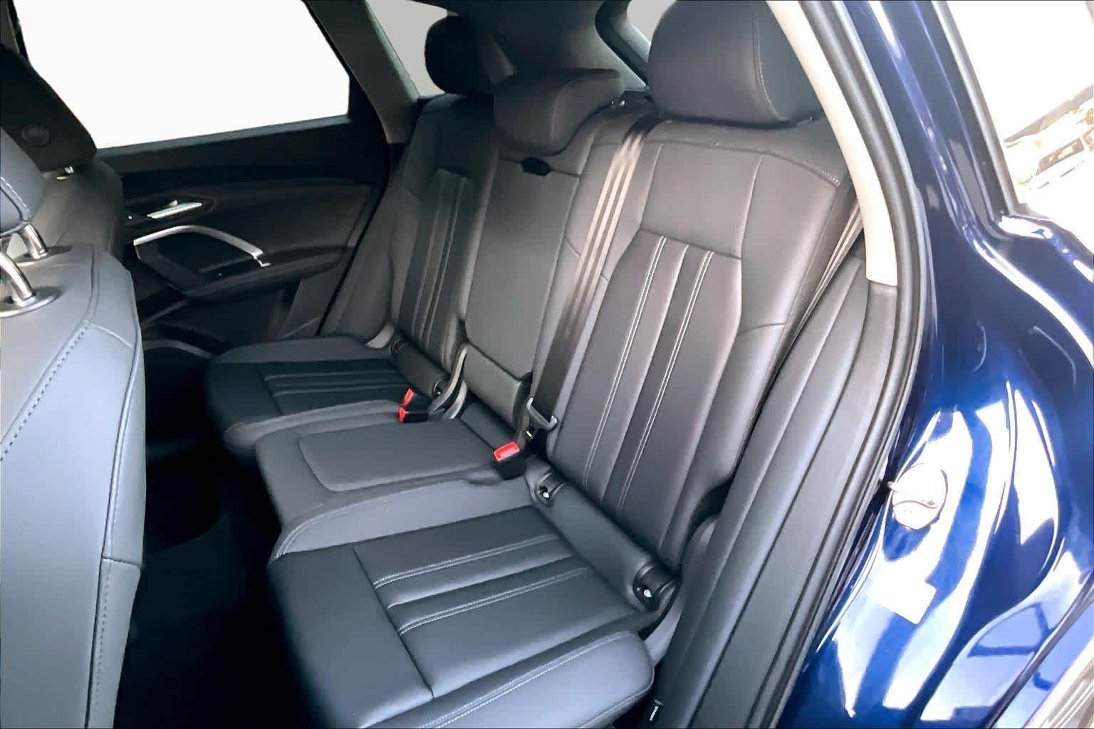 Used 2025 Navarra Blue Metallic Audi Premium image 20