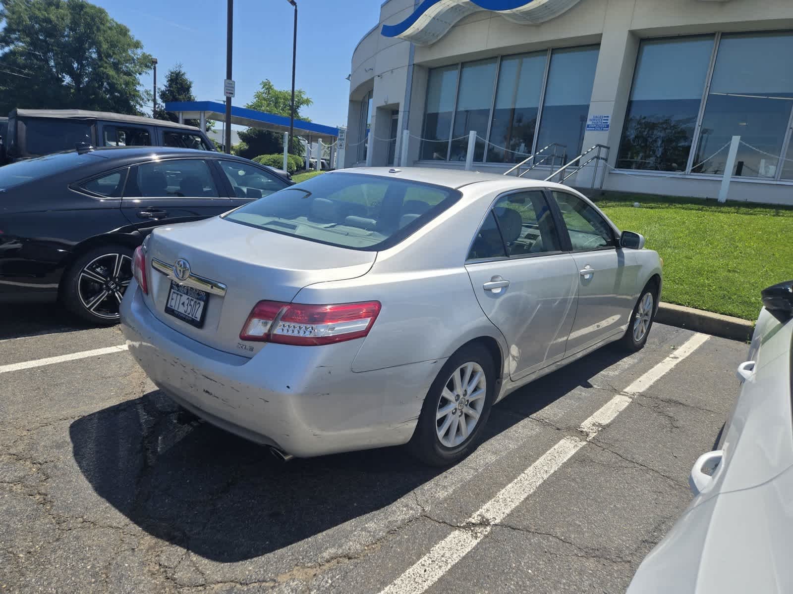 Used 2010 Classic Silver Metallic Toyota XLE image 7