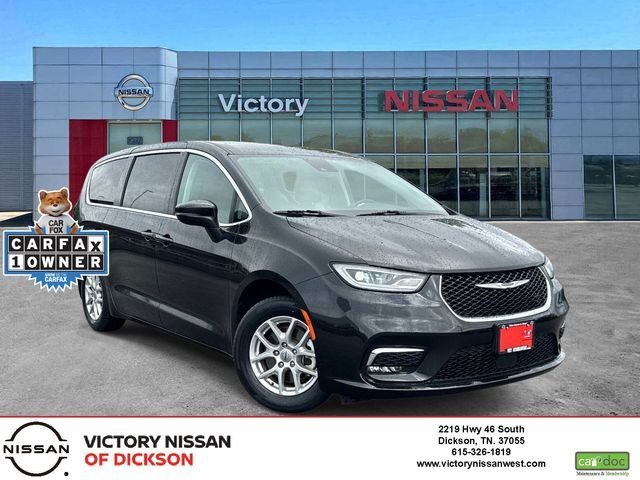 2023 Chrysler Pacifica Touring L's photo