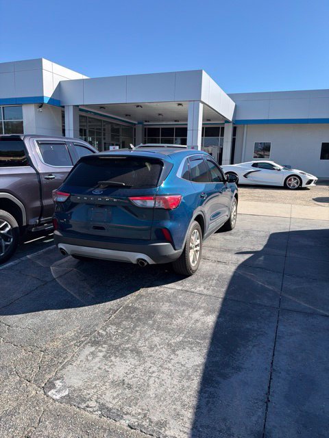 Used 2020 Green Ford SE image 4