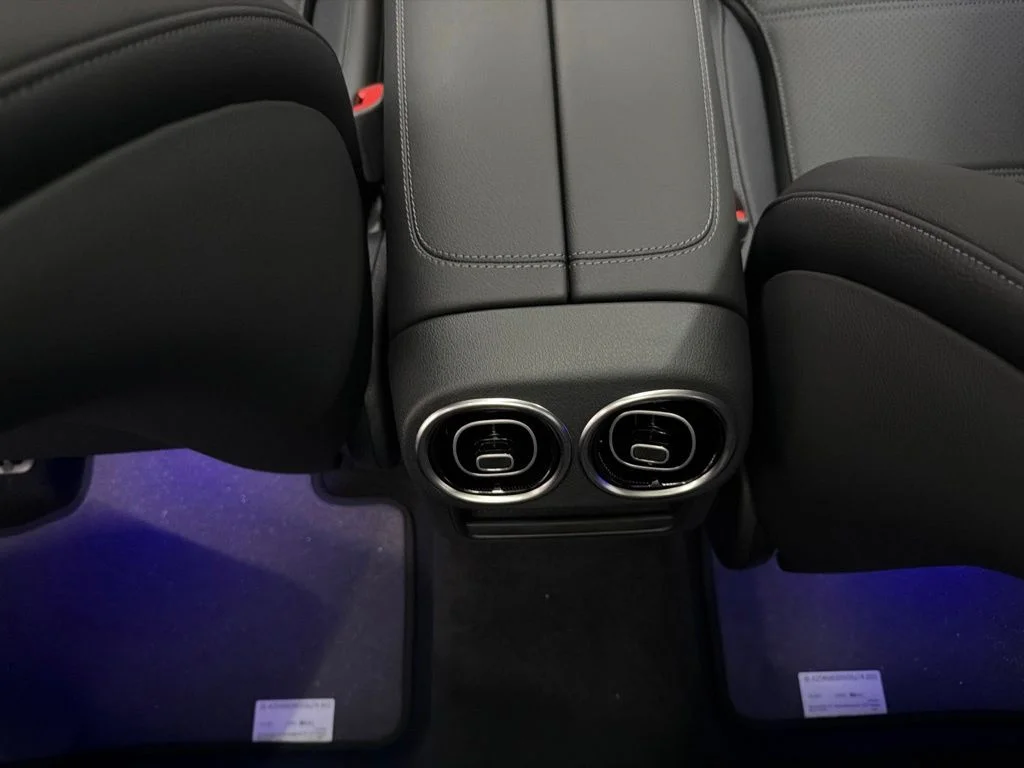 New 2027 Black Mercedes-Benz GLC 300 image 25