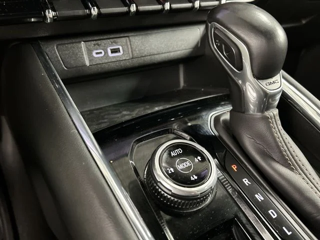 Used 2023  GMC AT4 image 18