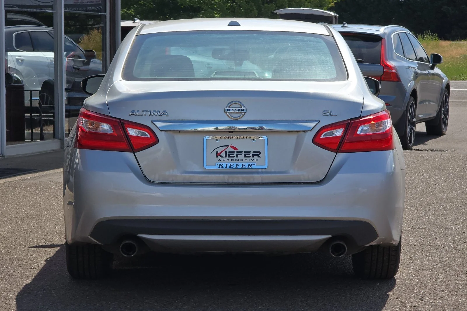 Used 2016 Brilliant Silver Nissan 2.5 SL image 5