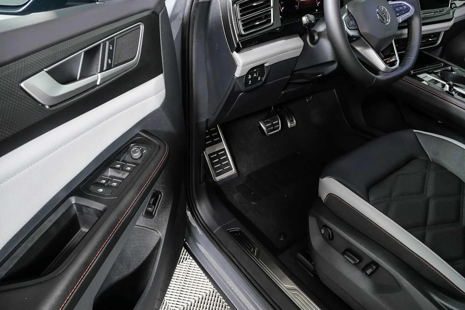 New 2026 Pure Gray Volkswagen 2.0T Peak Edition image 7