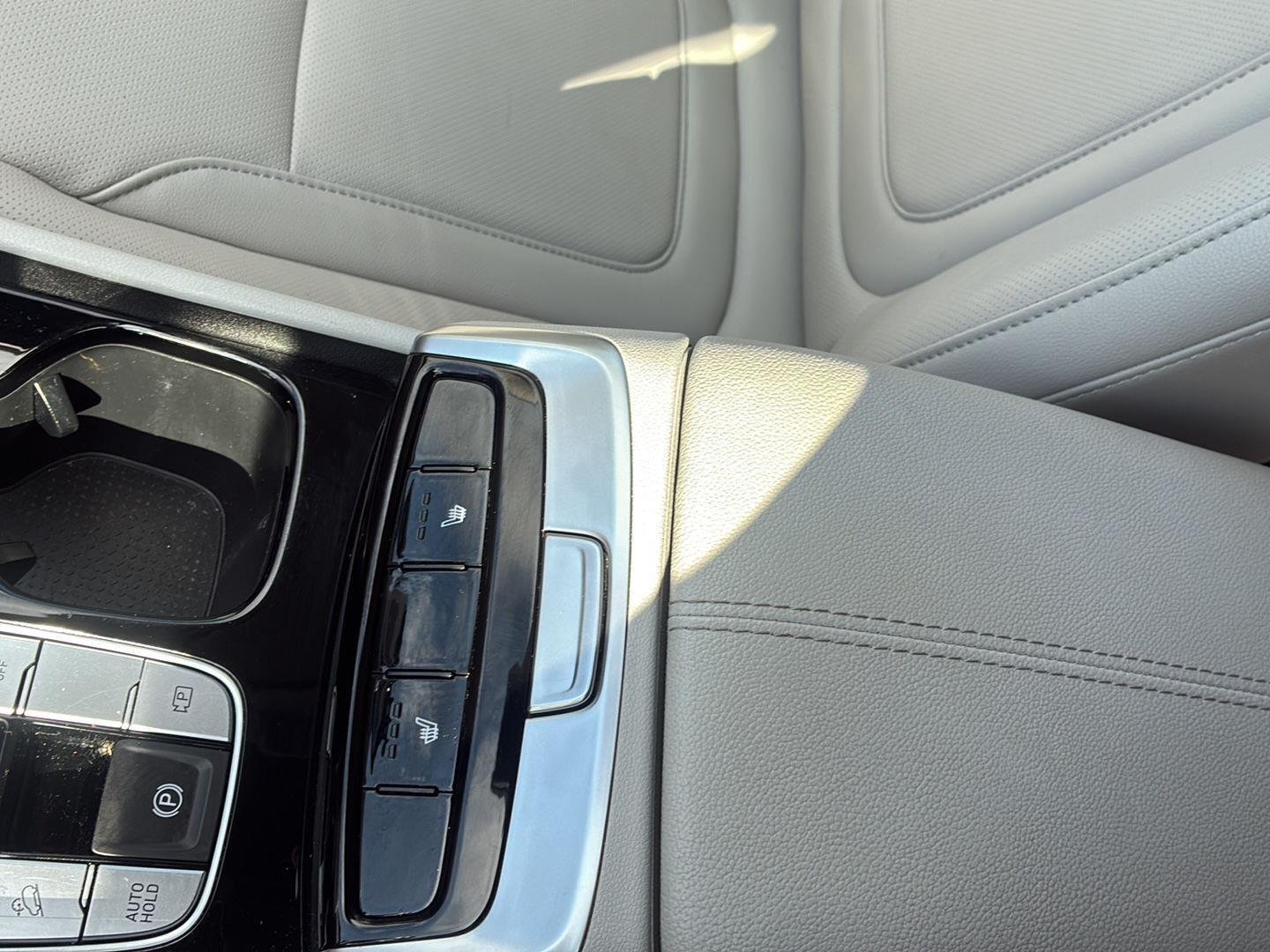 Used 2024 White Pearl Hyundai SEL image 32