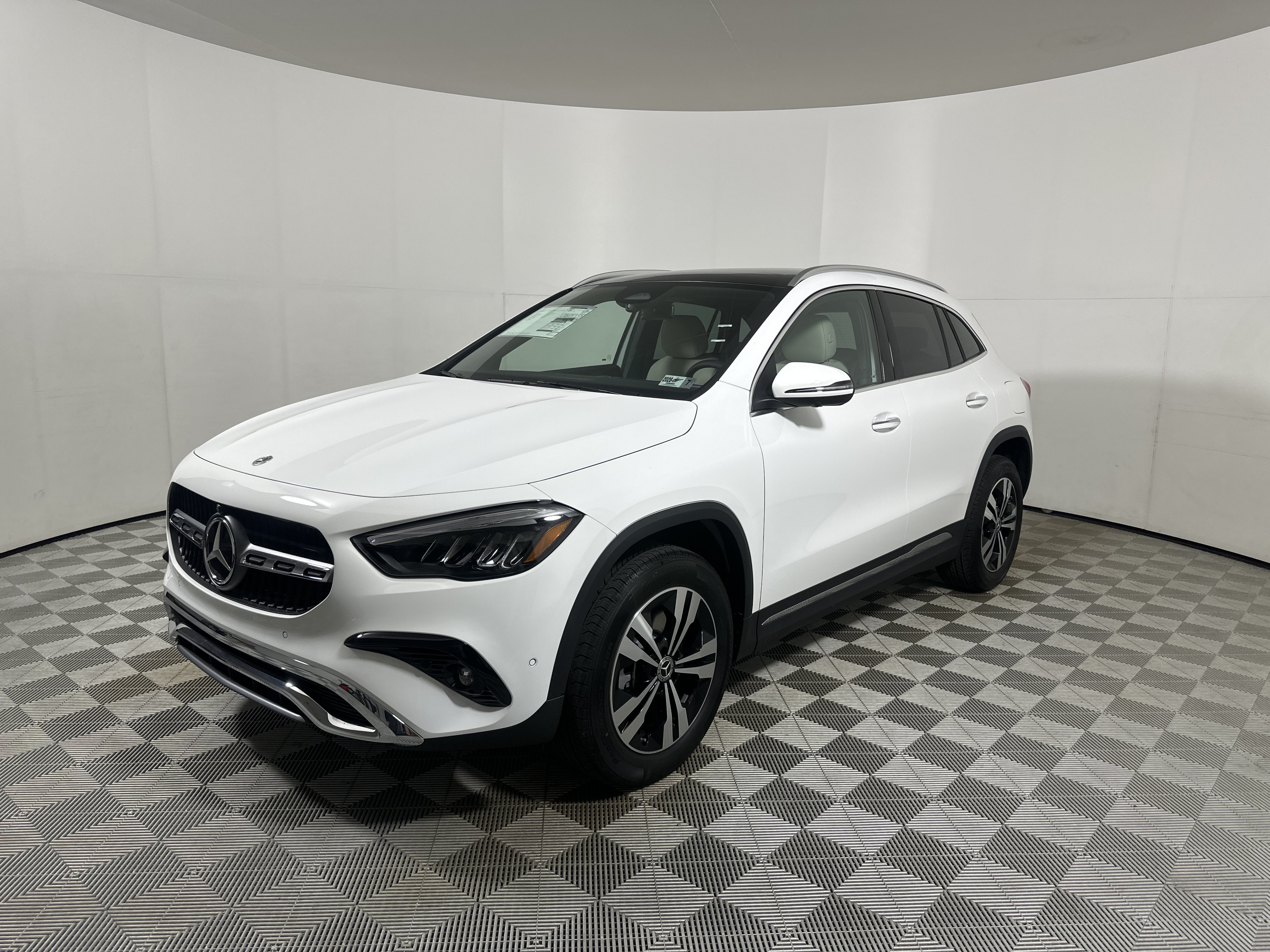 New 2026 Polar White Mercedes-Benz GLA 250 image 3