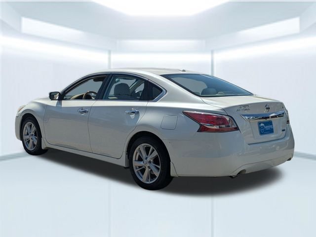 Used 2014 White Nissan 2.5 SV image 3