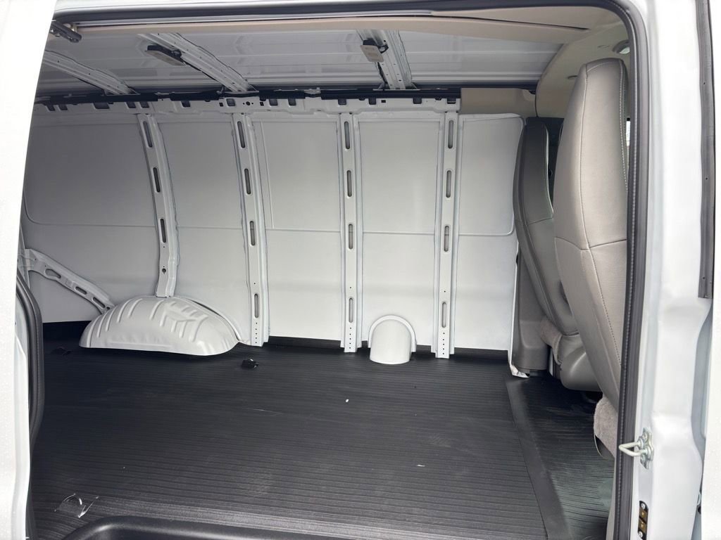 2025 Chevrolet Express Cargo Work Van - Photo 11