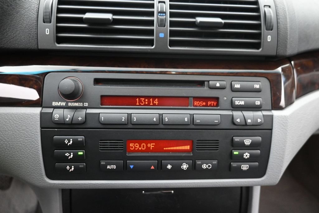 Used 2001 Silver BMW 325Ci image 16