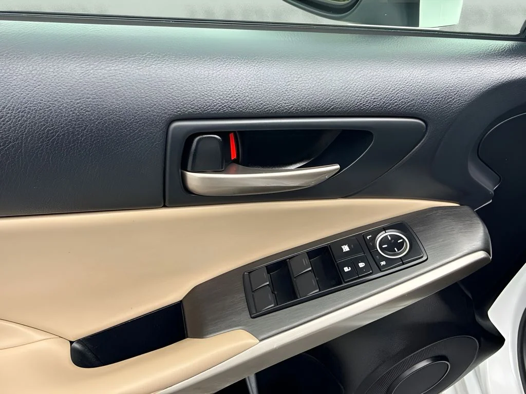 Used 2020 White Lexus 350 image 18