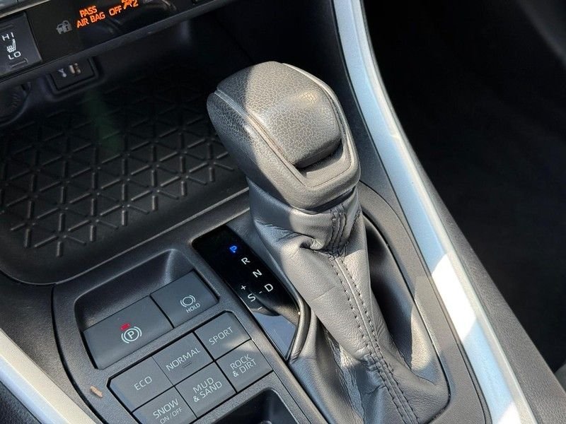 Certified Used 2024 Ice Toyota XLE image 27