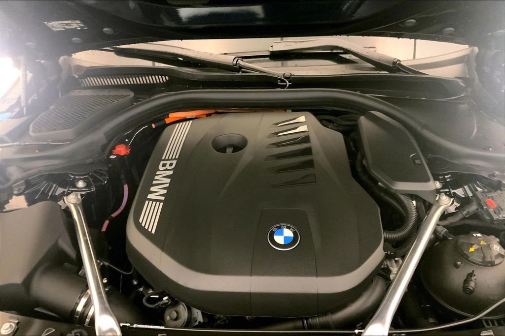 New 2027 Carbon Black Metallic BMW  image 8