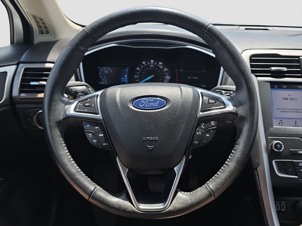 Used 2019 Silver Ford SEL image 9