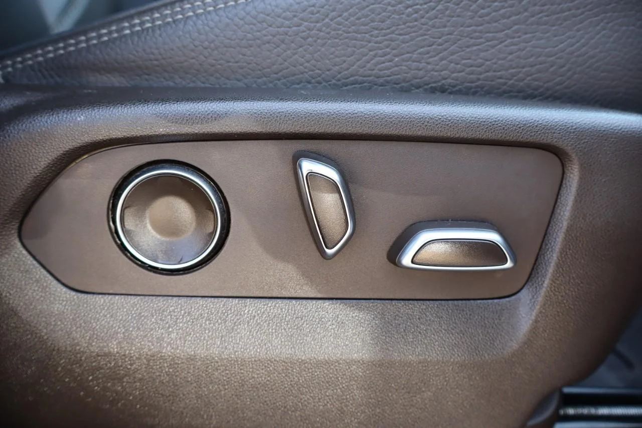 Used 2021 White Frost Tricoat GMC Denali image 37