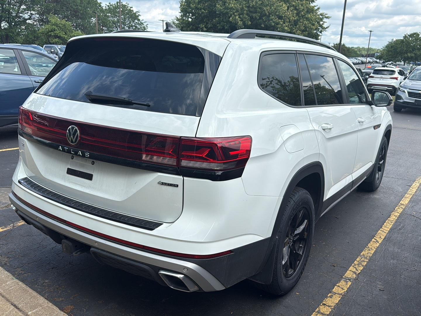 Used 2024 Pure White Volkswagen 2.0T Peak Edition SE w/Technology image 19