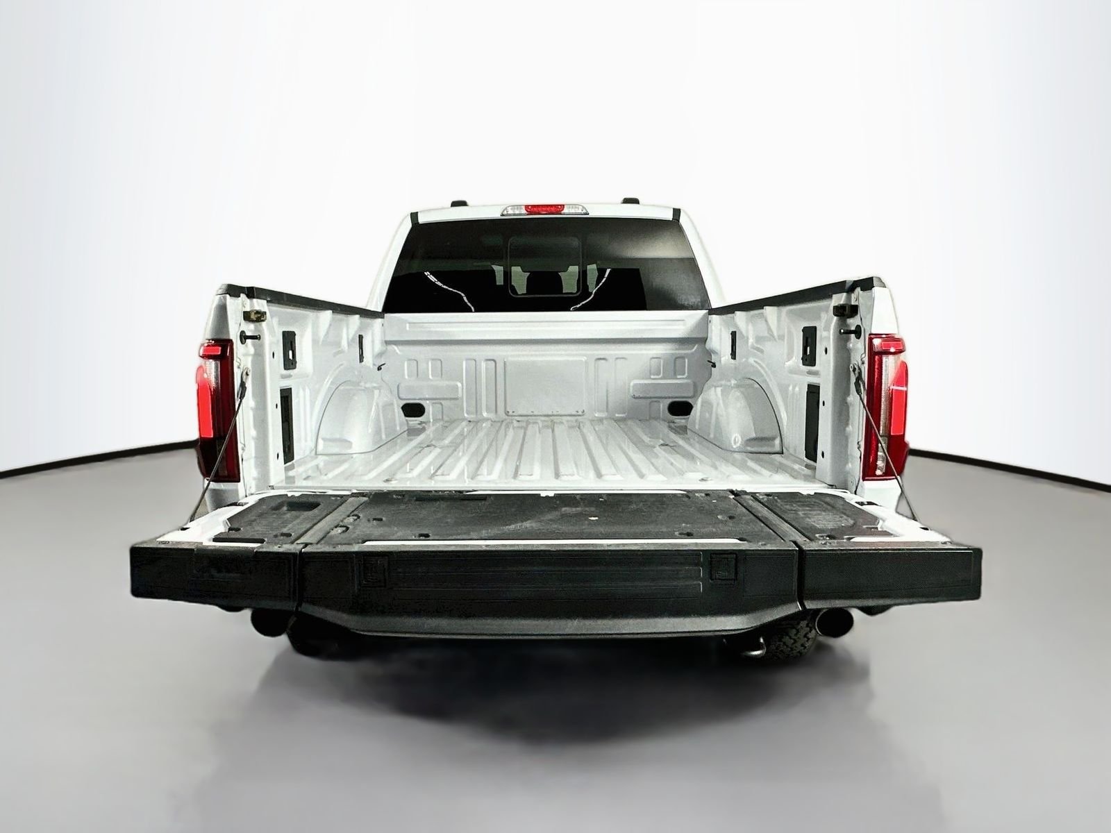 Used 2025 White Ford Tremor image 28