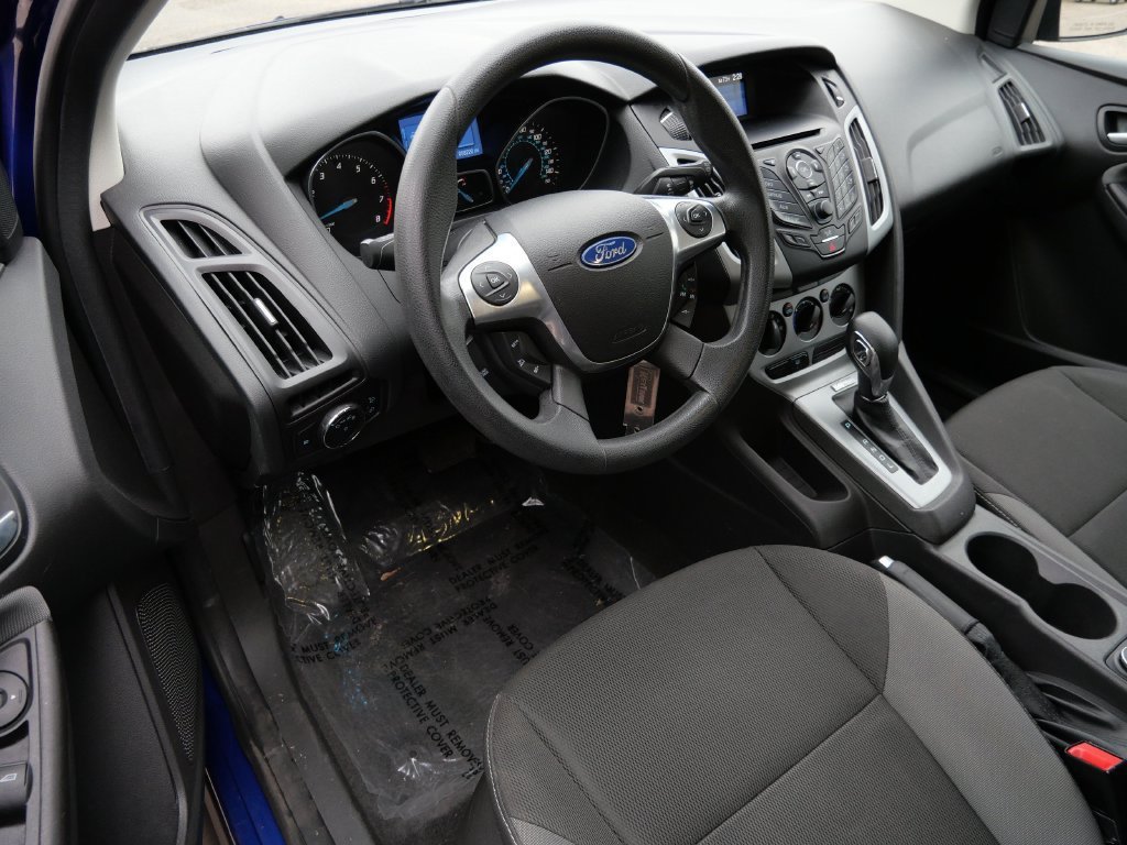 Used 2012 Blue Ford SE image 3