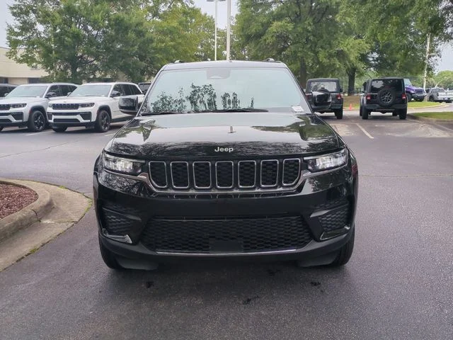 New 2026 Diamond Black Crystal Pearl-Coat Exterior Paint Jeep Laredo X image 8
