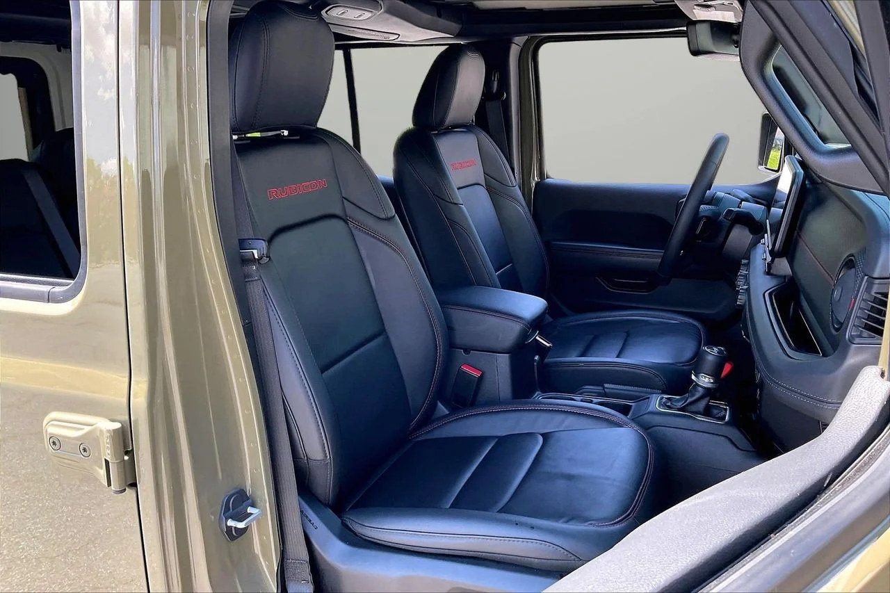 Certified Used 2025  Jeep Rubicon image 23