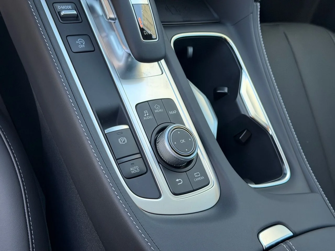 New 2027 RADIANT WHITE INFINITI Sport AWD image 25
