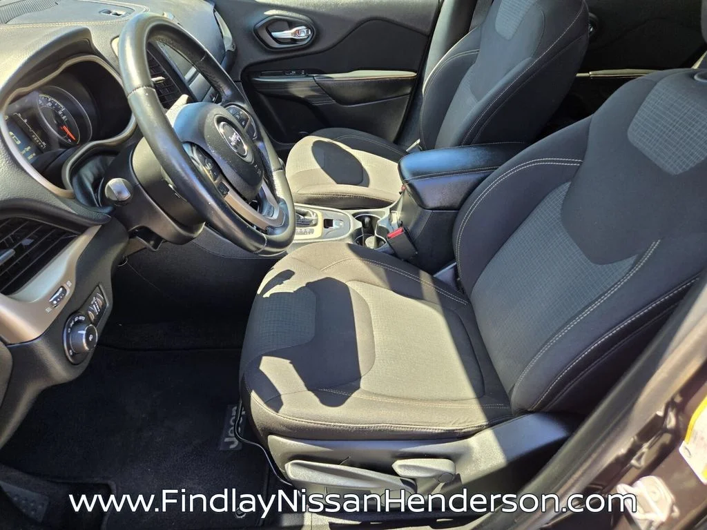 Used 2016 Black Jeep Latitude image 10
