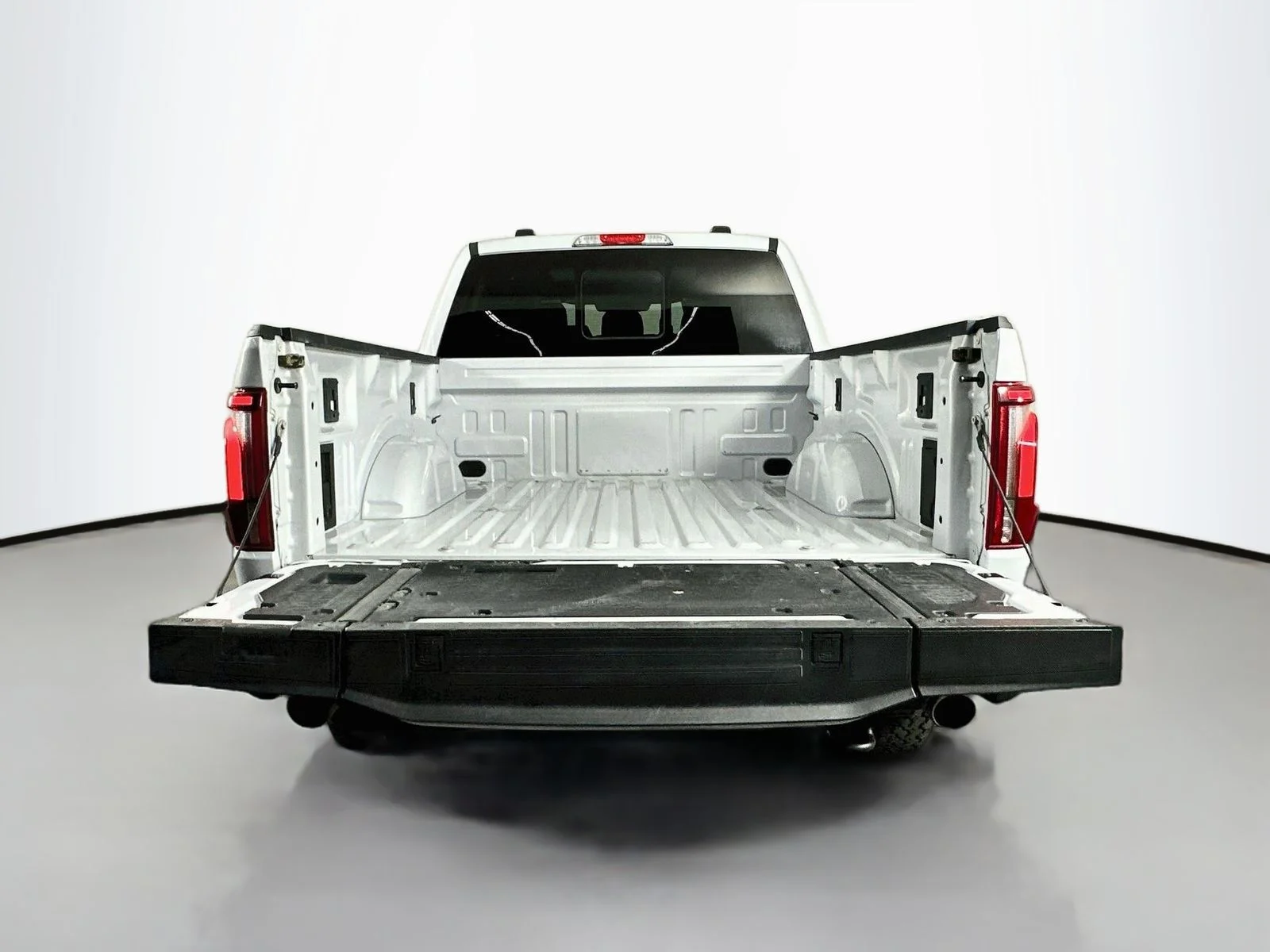 Used 2025 White Ford Tremor image 29