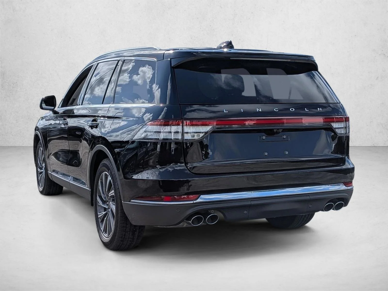 Used 2025 Infinite Black Metallic Clearcoat Lincoln Premiere image 7